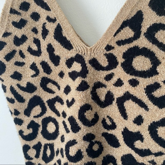 Abercrombie & Fitch | Cheetah V-neck Sweater Tank - Picture 2 of 7